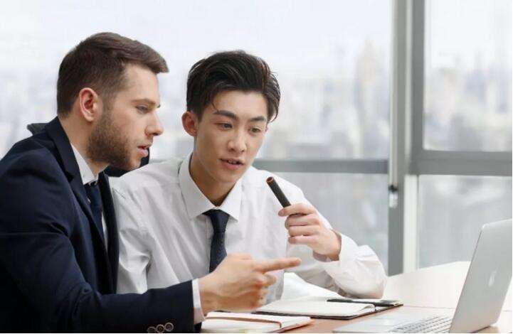 迷信海歸、教授、外國(guó)人
